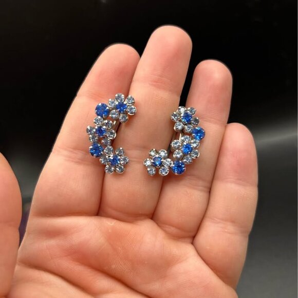 Coro Jewelry - Coro floral climbers vintage 1" blue and clear rhinestone screw backs